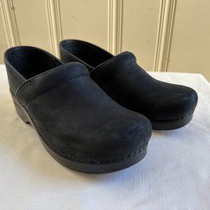 Dansko Professional Black Oiled Nubuck Clogs 40N 9.5N